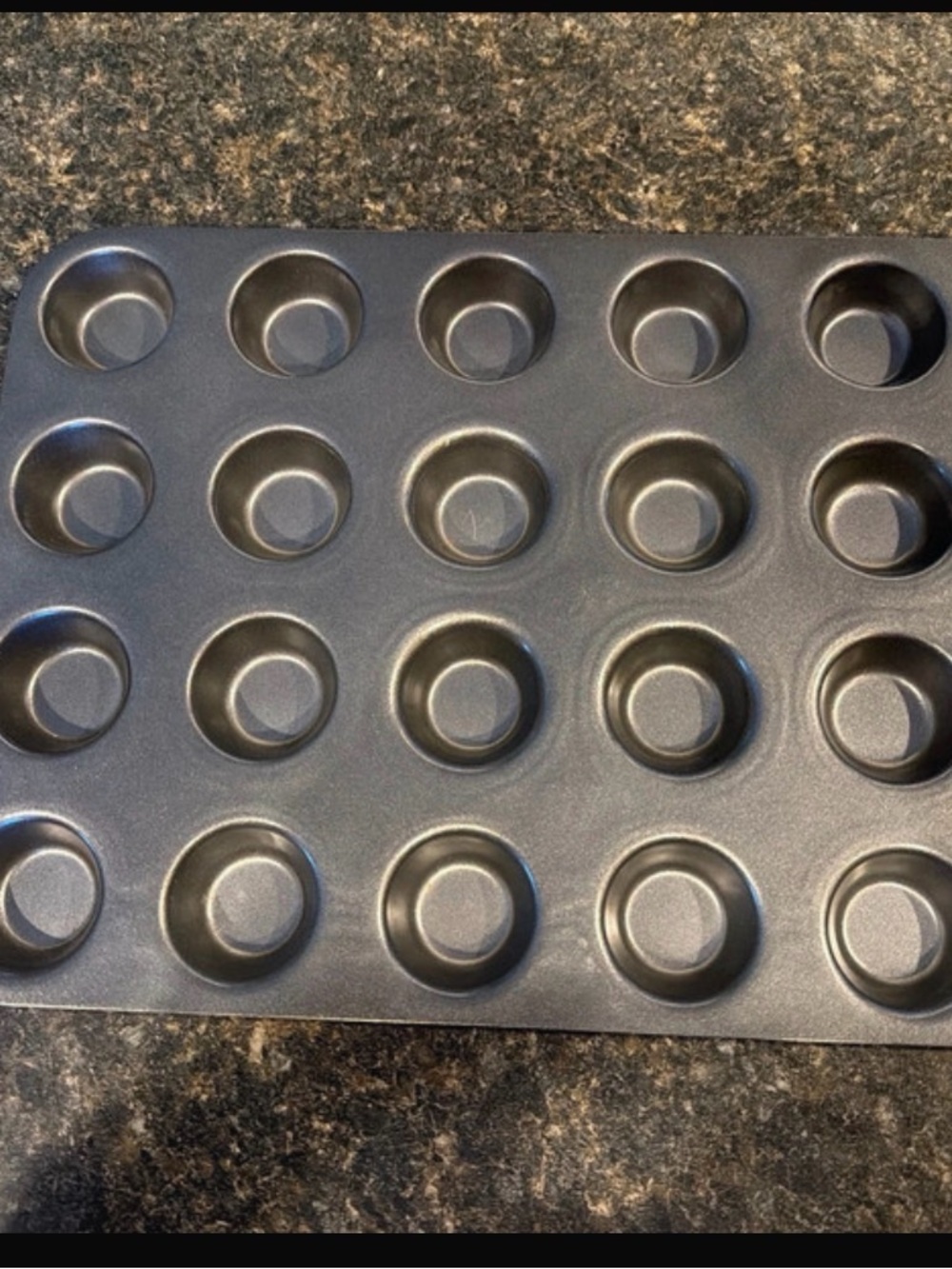 Pampered chef deluxe Nonstick 24-Cup Mini Muffin /cupcake Pan -